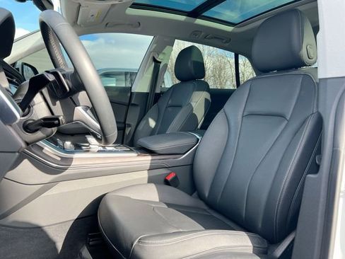 Used 2023 Audi Q8 Premium Plus image 15