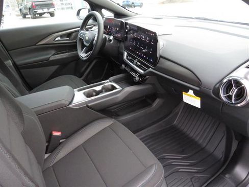 New 2026 Chevrolet Equinox EV LT image 12