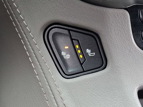 Used 2018 Chevrolet Tahoe LT w/ Luxury Package AWD/4WD image 25