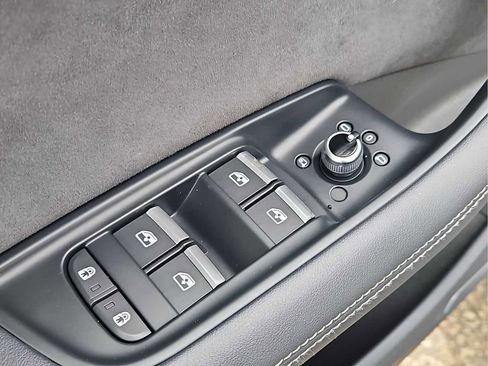 Certified 2025 Audi SQ7 Prestige AWD/4WD image 12