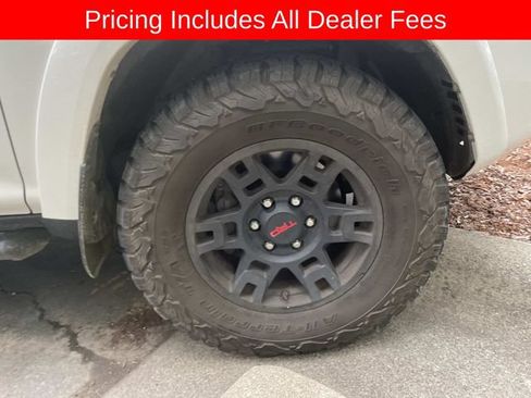 Used 2018 Toyota 4Runner TRD Off-Road Premium AWD/4WD image 11
