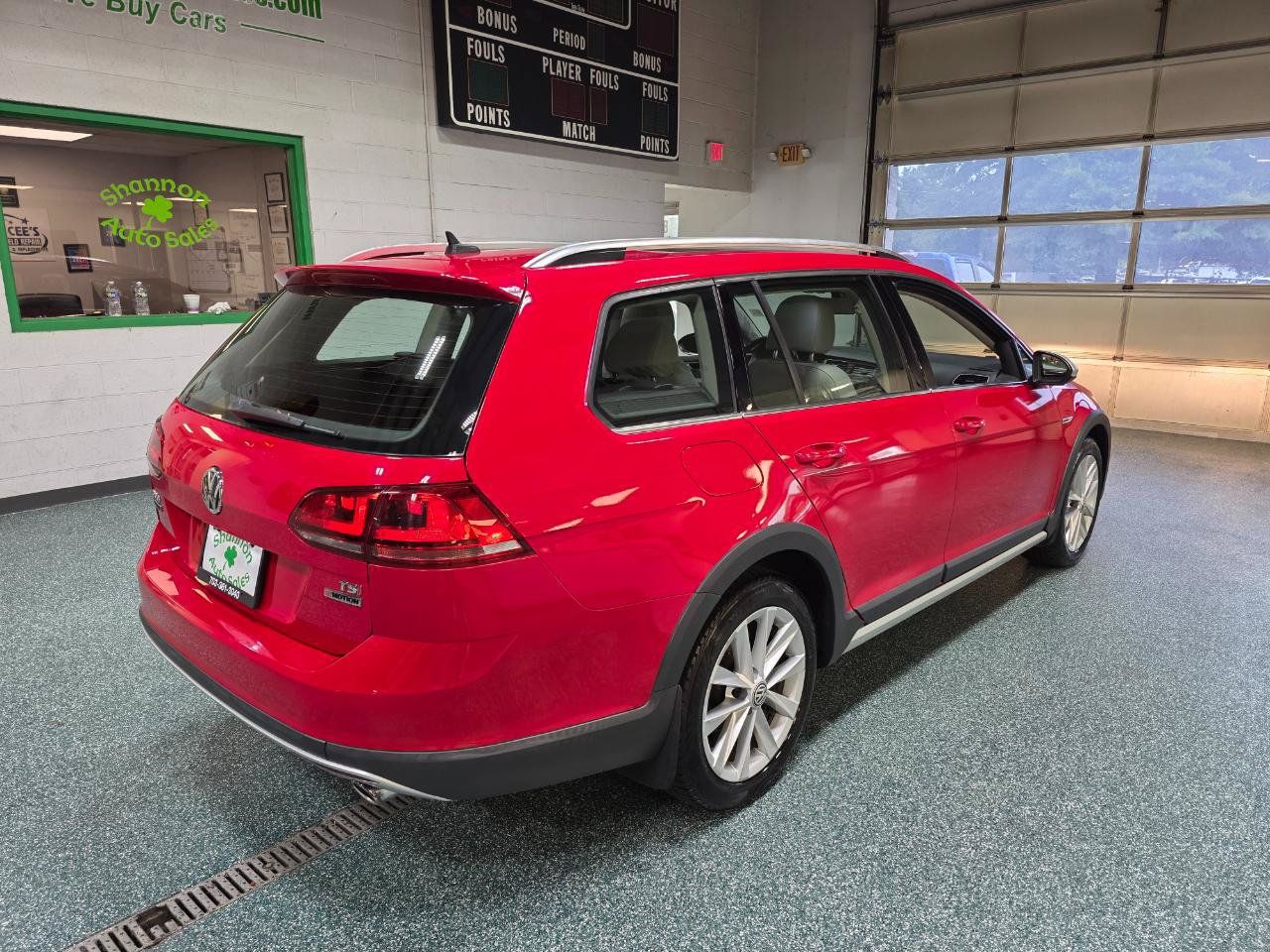 Used 2017 Volkswagen Golf Alltrack SE AWD/4WD image 6