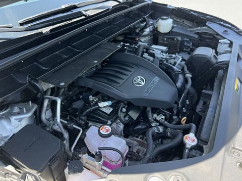 Used 2023 Toyota Highlander L AWD/4WD image 35