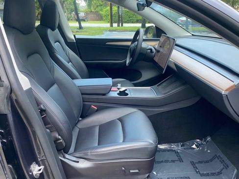 Used 2024 Tesla Model Y Long Range RWD image 16
