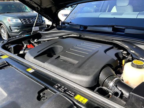 Used 2025 Land Rover Range Rover Long Wheelbase SE image 33