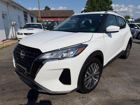 Used 2024 Nissan Kicks SV w/ Exterior Package FWD image 2