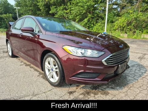Used 2018 Ford Fusion SE w/ Fusion SE Technology Package FWD image 8