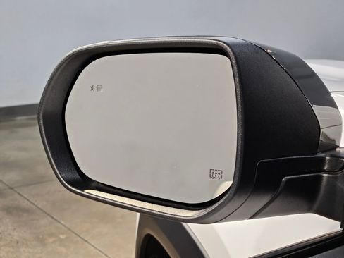 Used 2025 GMC Terrain Elevation image 22