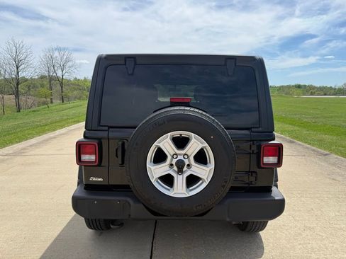 Used 2023 Jeep Wrangler Unlimited Sport AWD/4WD image 4