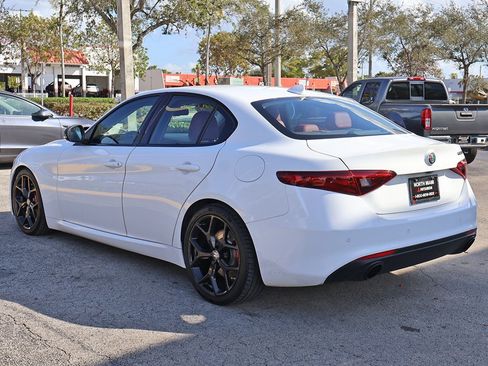Used 2020 Alfa Romeo Giulia w/ Nero Edizione image 6