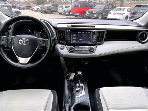 Used 2018 Toyota RAV4 XLE image 16