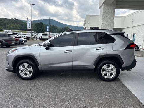 Used 2021 Toyota RAV4 LE AWD/4WD image 24