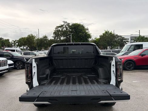 Used 2025 GMC Hummer EV 2X w/ LPO, Sport Package AWD/4WD image 9