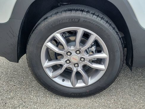 Used 2022 GMC Terrain SLT w/ LPO, Floor Liner Package FWD image 9