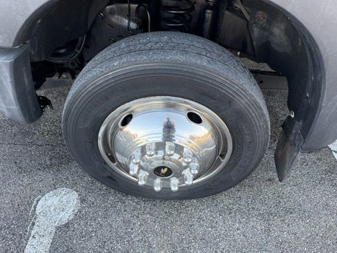 Used 2014 Ford F550 4x4 Regular Cab Super Duty image 8