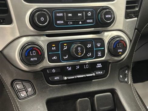 Used 2020 GMC Yukon XL SLT w/ Premium Edition AWD/4WD image 43