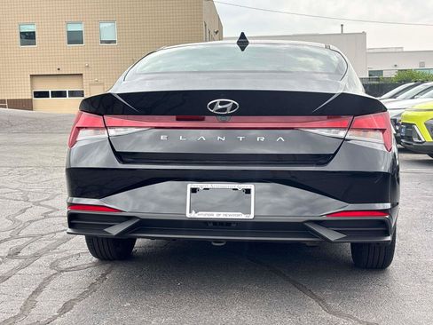 Certified 2023 Hyundai Elantra SEL w/ Preferred Accessory Package FWD image 4