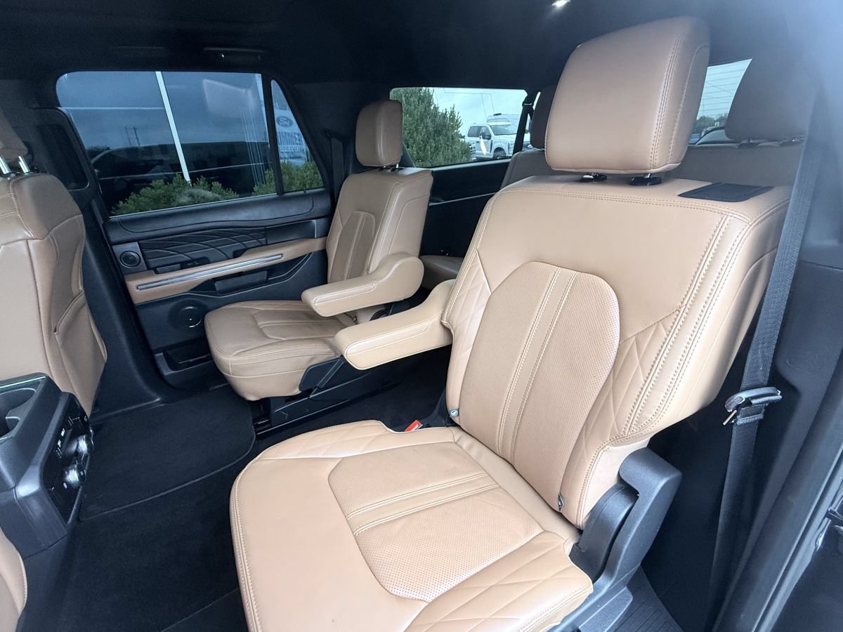 Used 2022 Ford Expedition Max Platinum AWD/4WD image 16