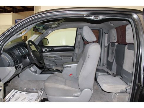 Used 2011 Toyota Tacoma PreRunner image 11