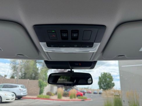 New 2025 Mitsubishi Outlander SEL image 18