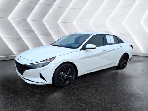 Used 2023 Hyundai Elantra SEL image 1