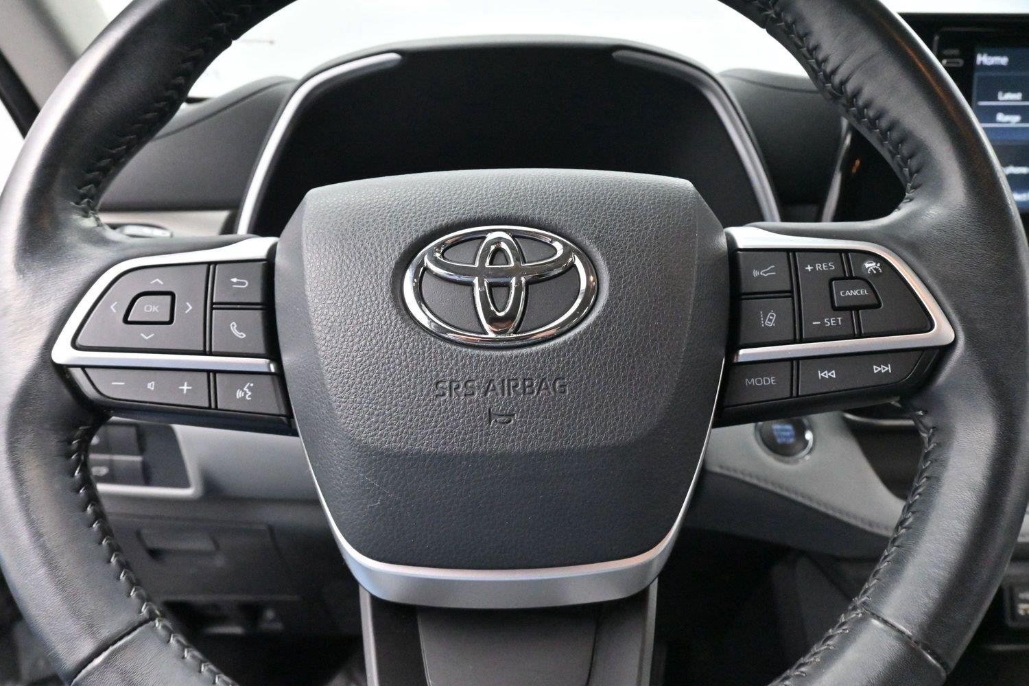 Used 2022 Toyota Highlander XLE FWD image 17
