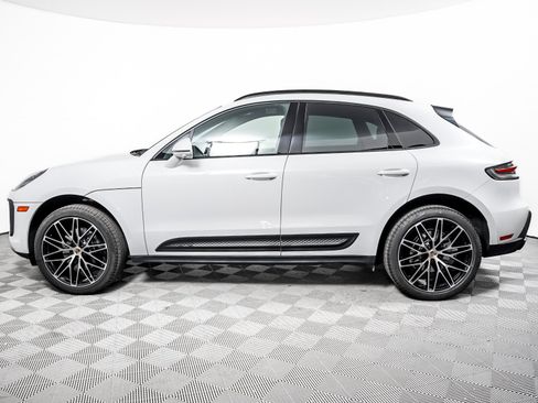 Certified 2026 Porsche Macan AWD/4WD image 2