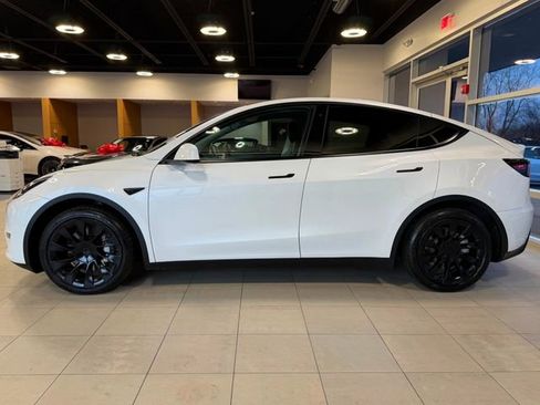 Used 2021 Tesla Model Y Long Range image 9
