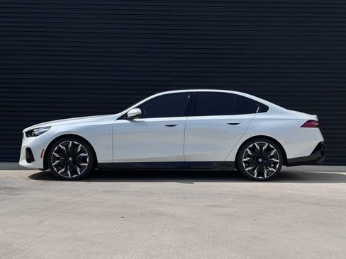Used 2026 BMW 530i w/ M Sport Package RWD image 2