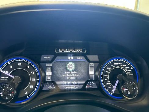 Used 2020 RAM 1500 Limited w/ Black Appearance Package AWD/4WD image 10