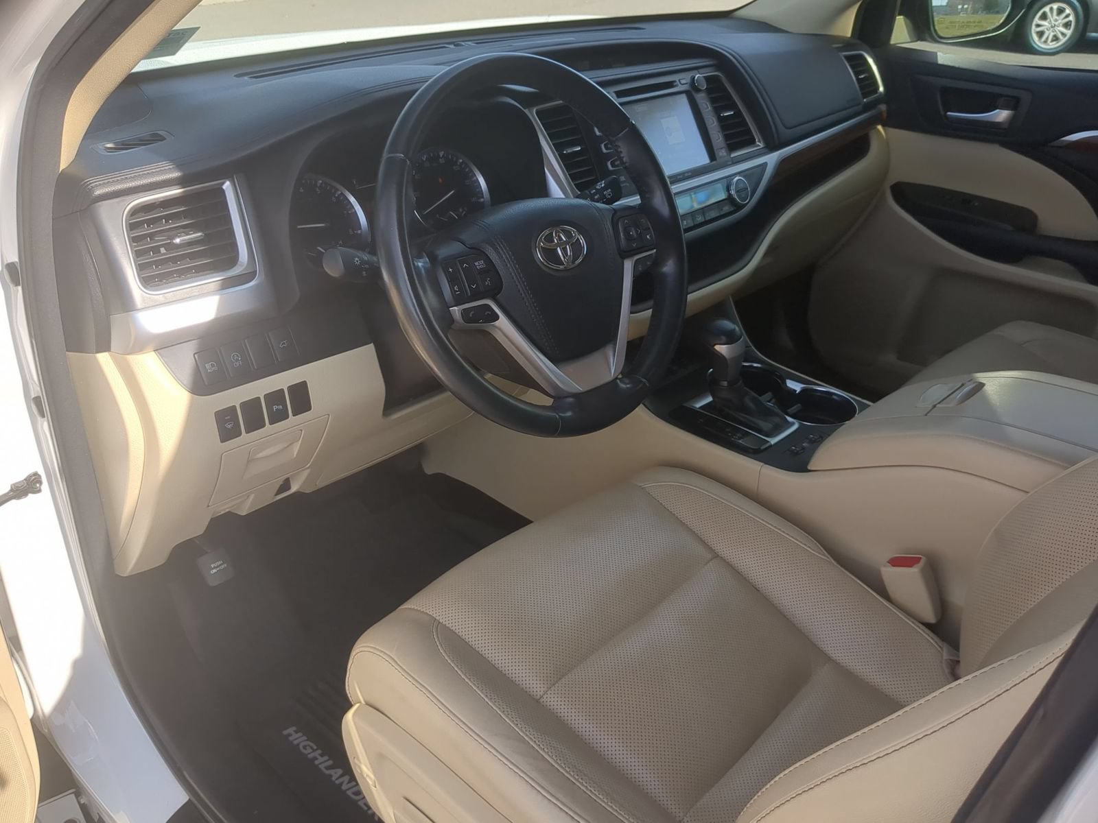 Used 2017 Toyota Highlander Limited AWD/4WD image 15