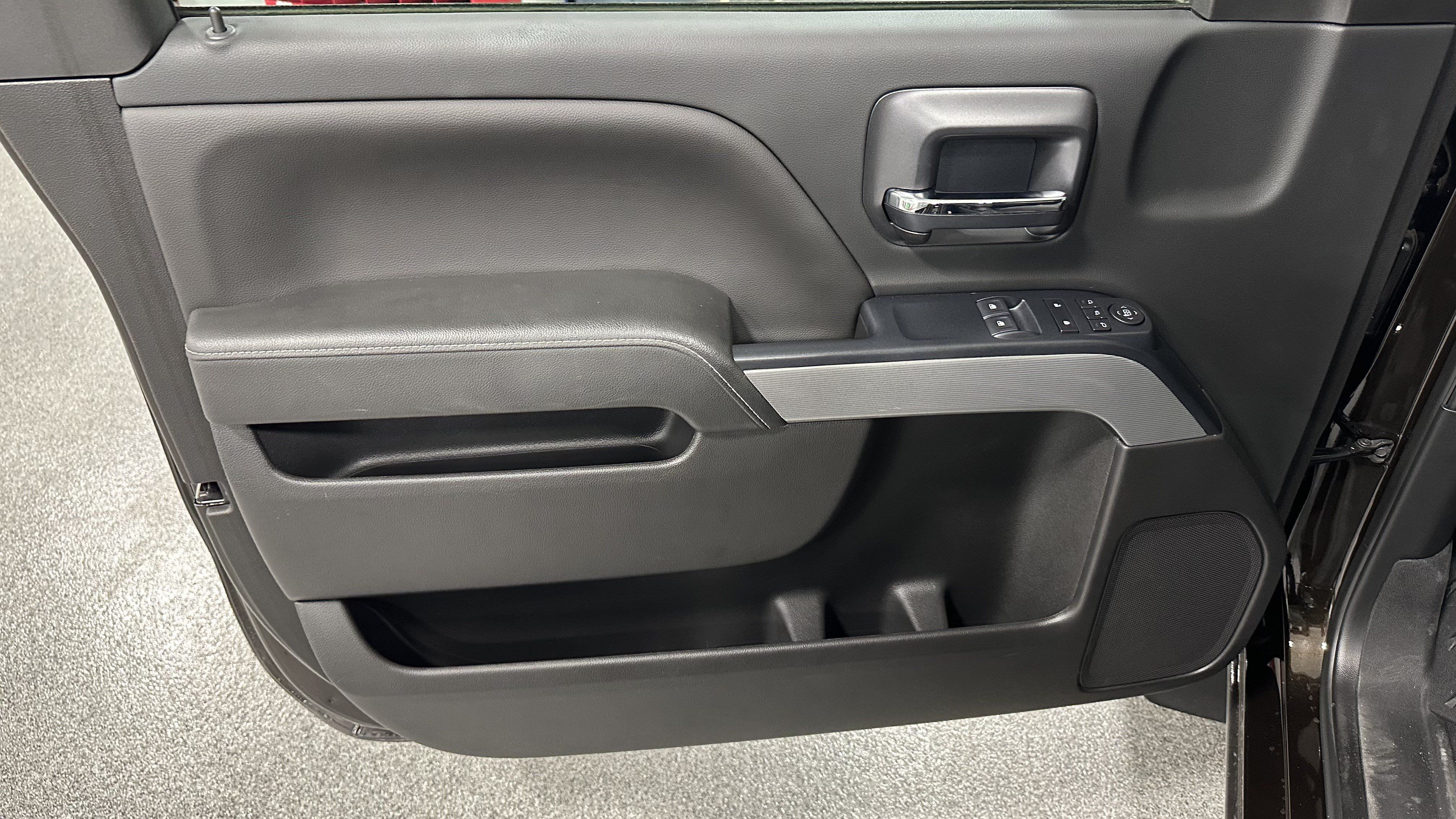 Used 2018 Chevrolet Silverado 1500 LT w/ LT Convenience Package AWD/4WD image 15