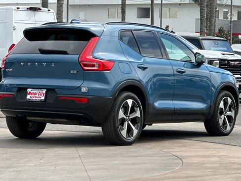 Used 2024 Volvo XC40 B5 Core image 4