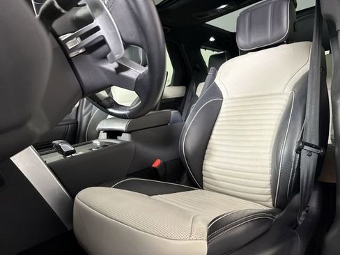 Used 2022 Land Rover Discovery HSE R-Dynamic image 10