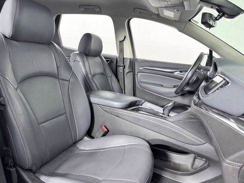 Used 2019 Buick Enclave Essence image 12