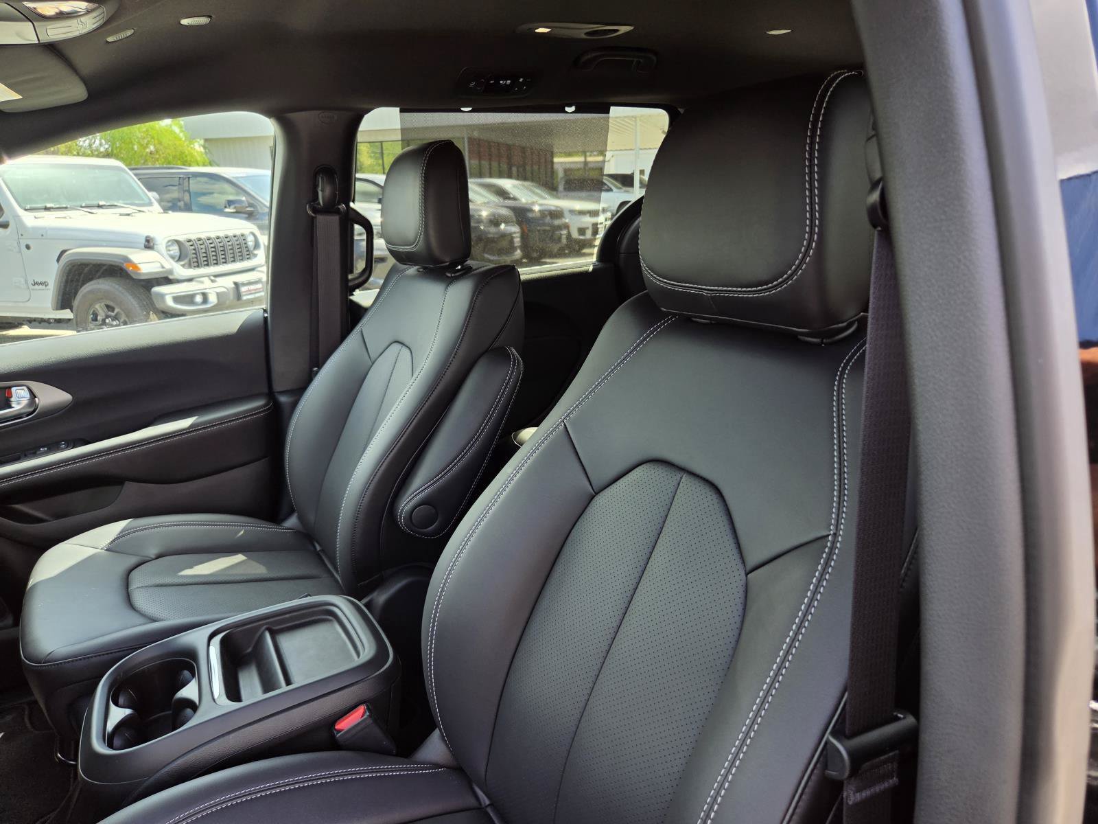 New 2027 Chrysler Pacifica Select FWD image 21