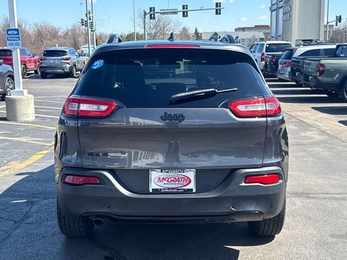 Used 2017 Jeep Cherokee Sport w/ Cold Weather Group image 10