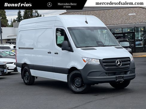 Used 2025 Mercedes-Benz Sprinter 2500 image 1