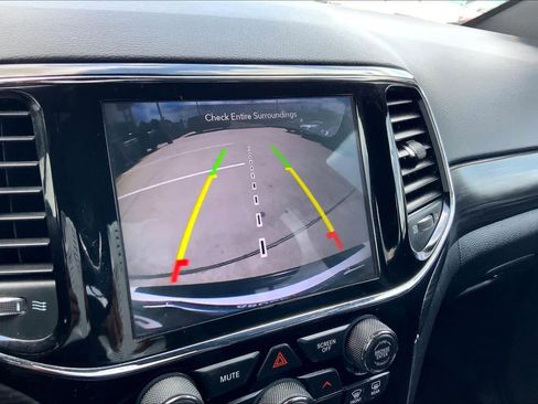 Used 2020 Jeep Grand Cherokee Altitude image 27