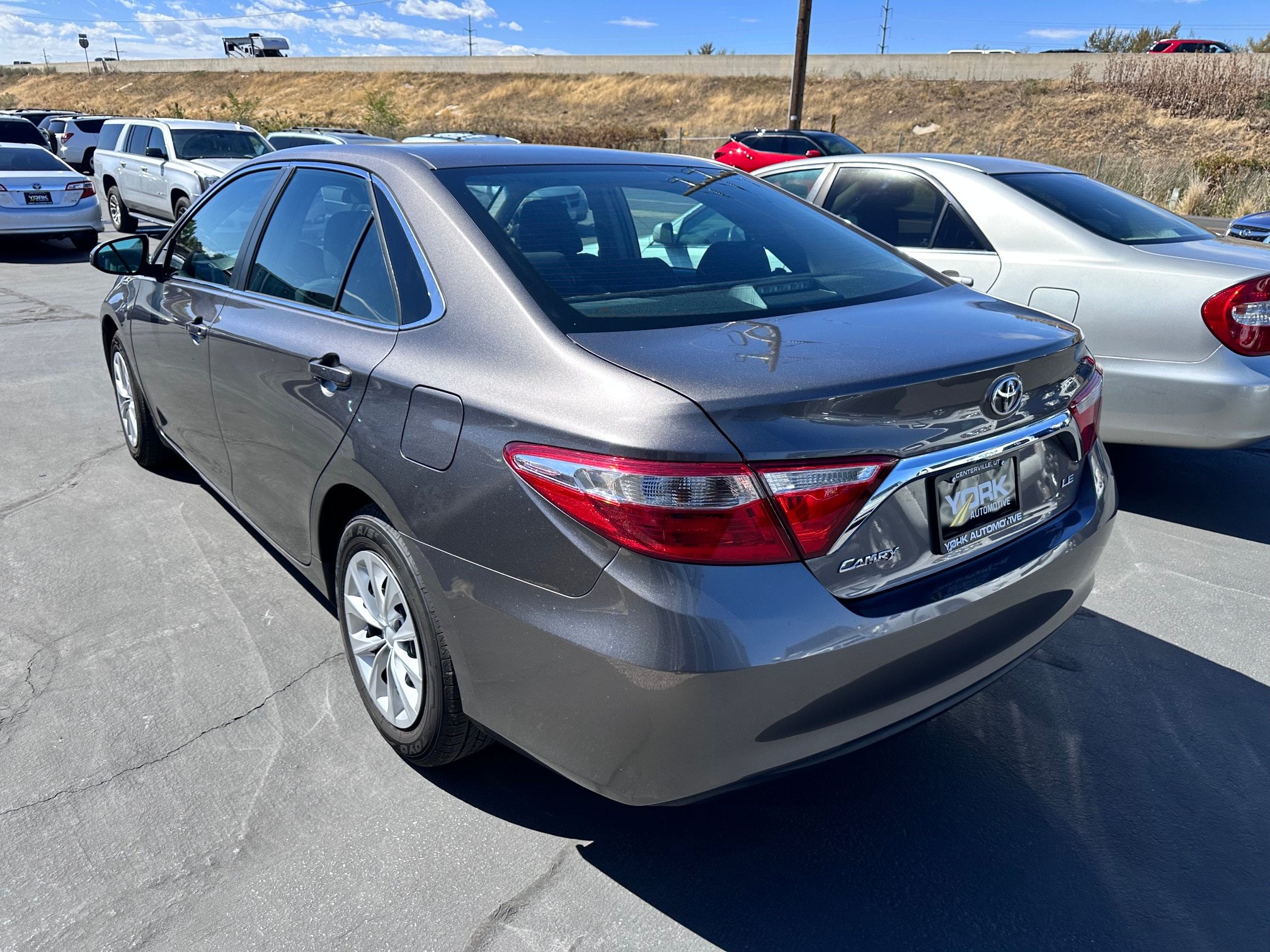 Used 2017 Toyota Camry LE FWD image 4