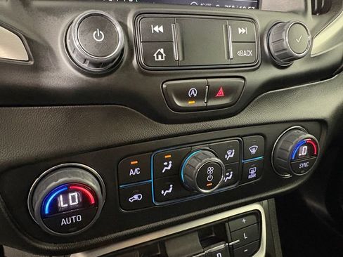 Used 2024 GMC Terrain SLT FWD image 32