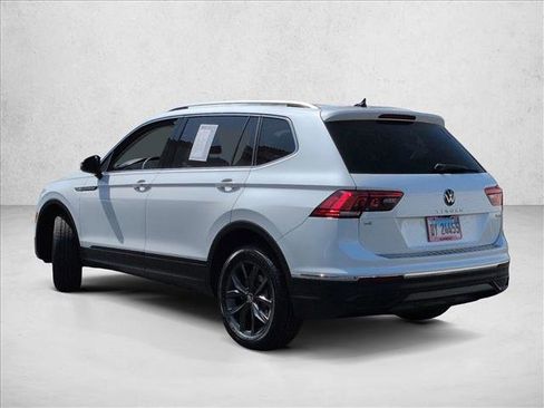 Certified 2023 Volkswagen Tiguan SE w/ Panoramic Sunroof Package AWD/4WD image 8