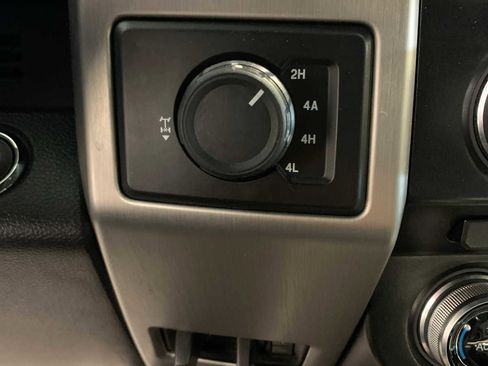 Used 2015 Ford F150 Platinum w/ Equipment Group 701A Luxury image 9