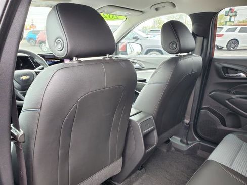Used 2025 Chevrolet Trax LT FWD image 25