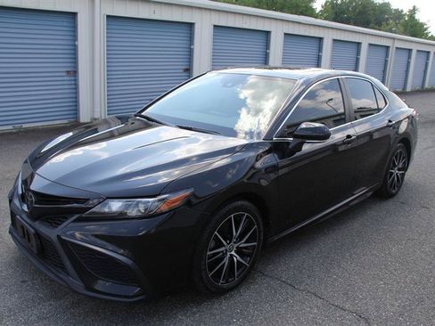 Used 2022 Toyota Camry SE w/ Cold Weather Package FWD image 2