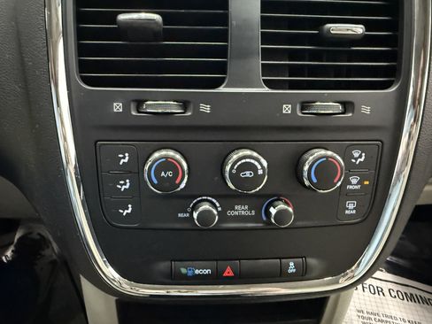 Used 2017 Dodge Grand Caravan SE w/ Power Window Group image 16