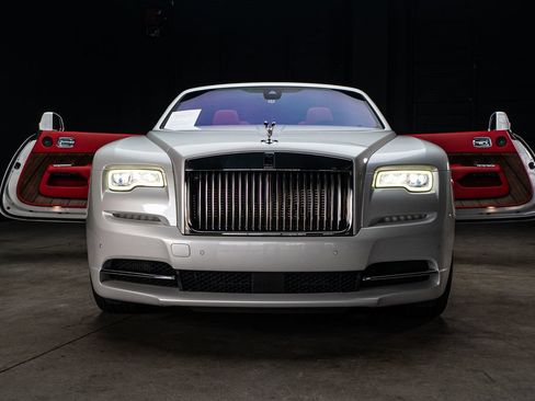 Used 2016 Rolls-Royce Dawn RWD image 7