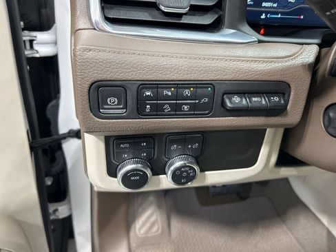 Used 2022 GMC Yukon XL Denali image 14