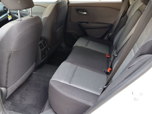 Used 2023 Nissan Rogue SV FWD image 5