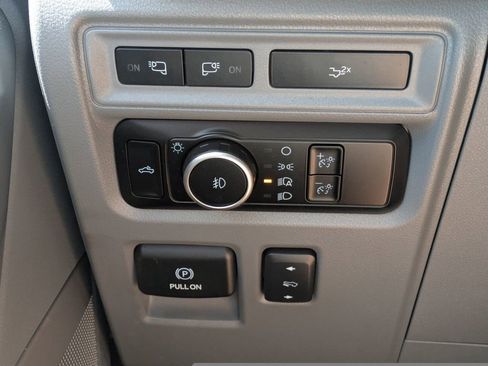 Used 2023 Ford F150 Lariat AWD/4WD image 29